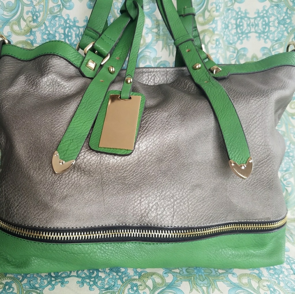 Purse green & silver, lots of pockets/compartments
